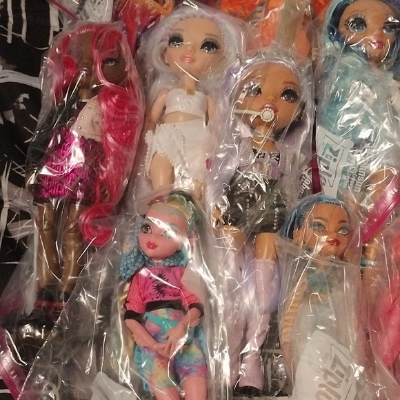 DOLLS - Picture 4 of 17